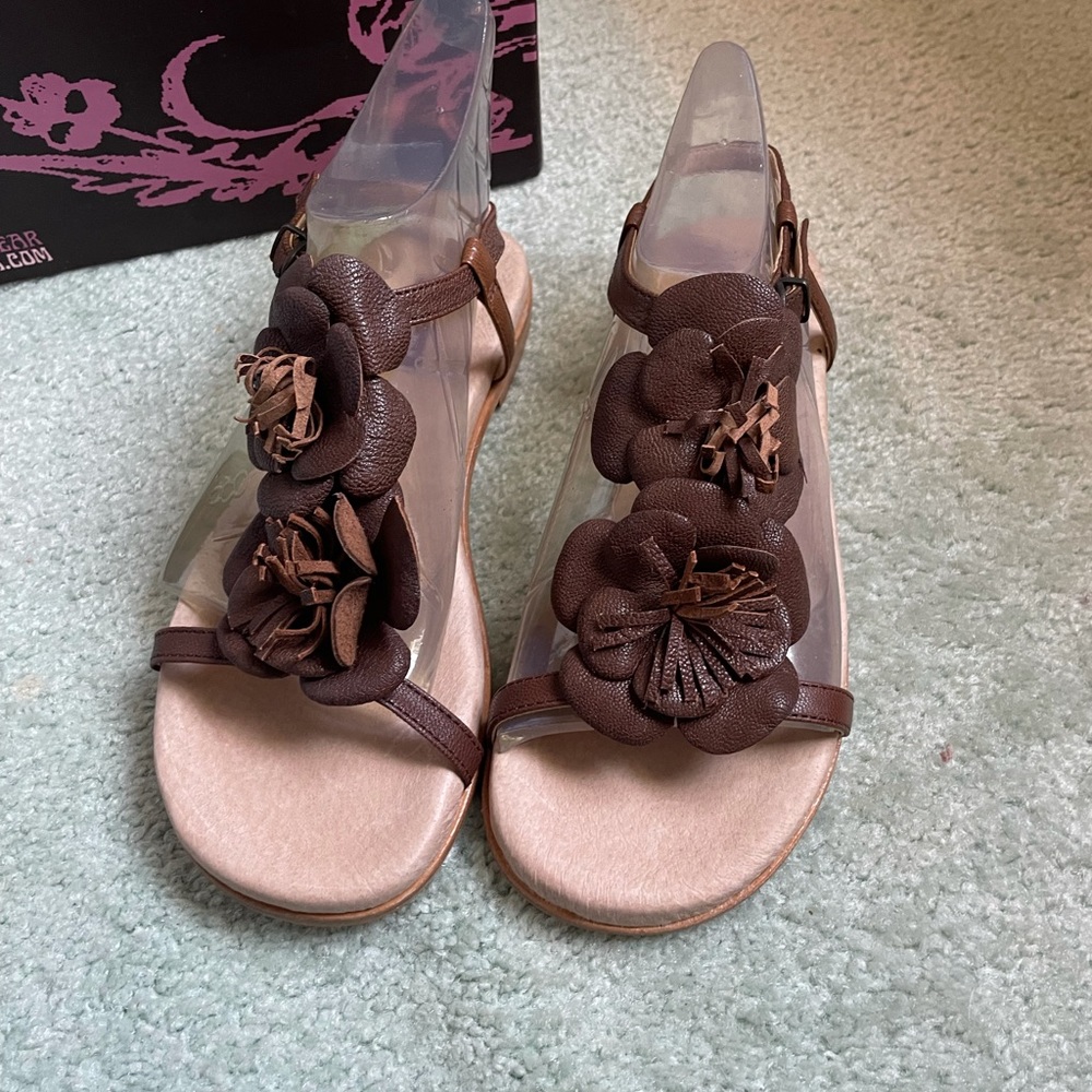 Gee wawa sandal size 6